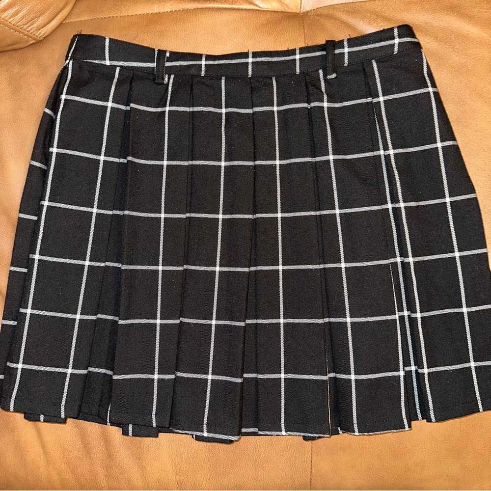 Hot Topic pleated skirt for a junior XL high rise waist 33” around length 16”